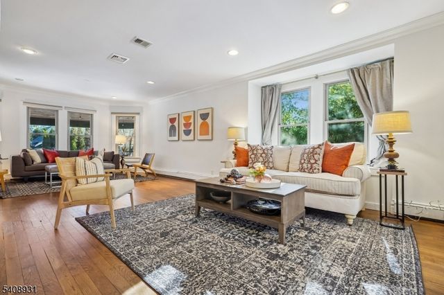 425 Wyoming Ave, Millburn Twp., NJ 07041