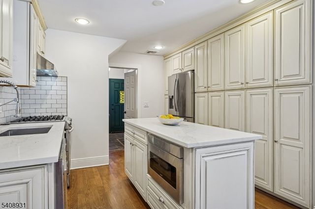 425 Wyoming Ave, Millburn Twp., NJ 07041