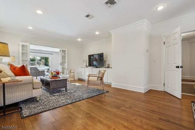 425 Wyoming Ave, Millburn Twp., NJ 07041