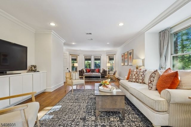 425 Wyoming Ave, Millburn Twp., NJ 07041