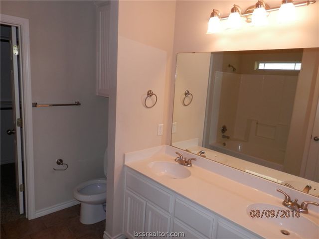 920 Crystal Dove, College Station, TX 77845