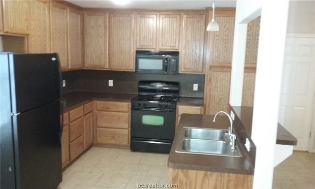 920 Crystal Dove, College Station, TX 77845