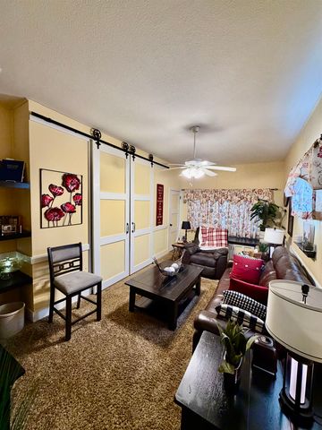 603 S Longfellow St, Wichita, KS 67207