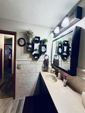 603 S Longfellow St, Wichita, KS 67207