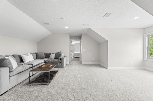6945 Hollyhock, New Albany, OH 43054