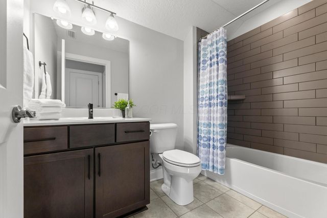 6945 Hollyhock, New Albany, OH 43054