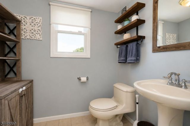 4 Blue Grass Dr, Ewing Twp., NJ 08638
