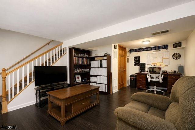 4 Blue Grass Dr, Ewing Twp., NJ 08638