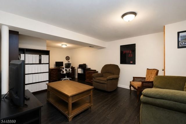 4 Blue Grass Dr, Ewing Twp., NJ 08638