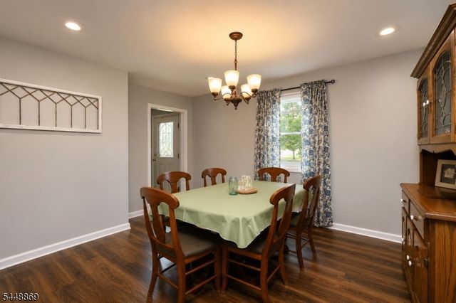 4 Blue Grass Dr, Ewing Twp., NJ 08638