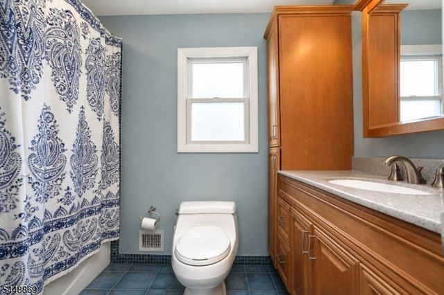4 Blue Grass Dr, Ewing Twp., NJ 08638