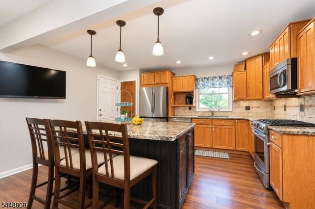 4 Blue Grass Dr, Ewing Twp., NJ 08638