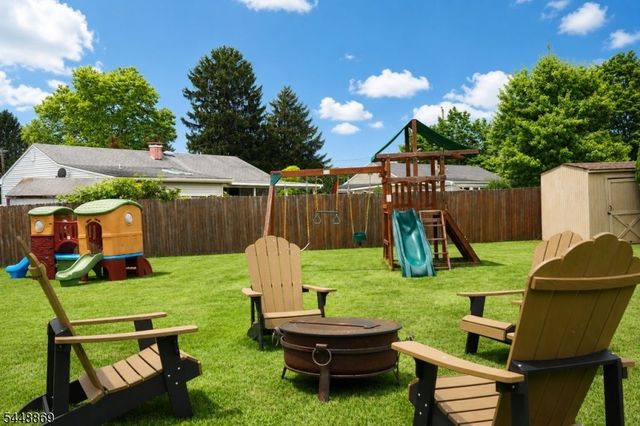 4 Blue Grass Dr, Ewing Twp., NJ 08638