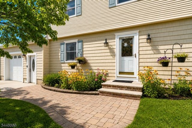 4 Blue Grass Dr, Ewing Twp., NJ 08638