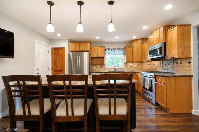 4 Blue Grass Dr, Ewing Twp., NJ 08638