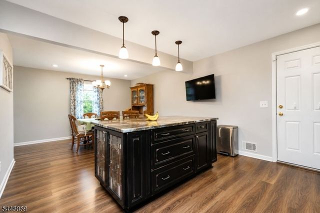 4 Blue Grass Dr, Ewing Twp., NJ 08638