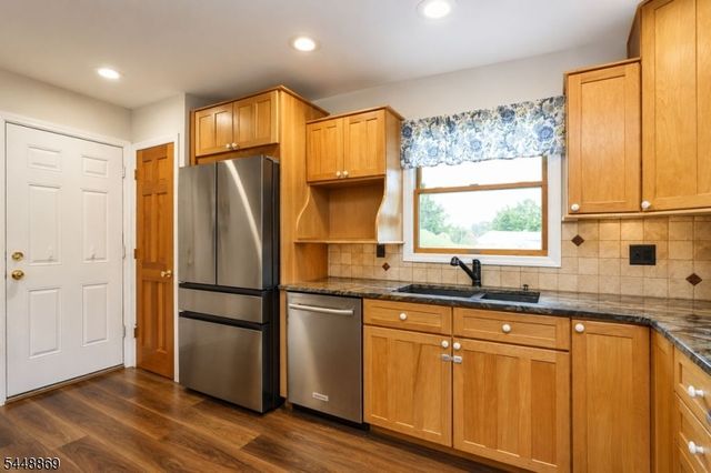 4 Blue Grass Dr, Ewing Twp., NJ 08638