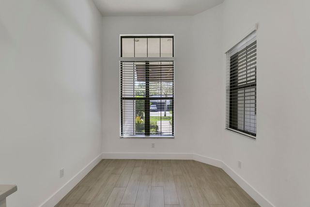 5619 Delacroix Terrace, Palm Beach Gardens, FL 33418