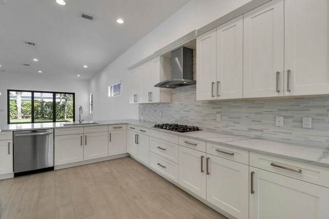 5619 Delacroix Terrace, Palm Beach Gardens, FL 33418