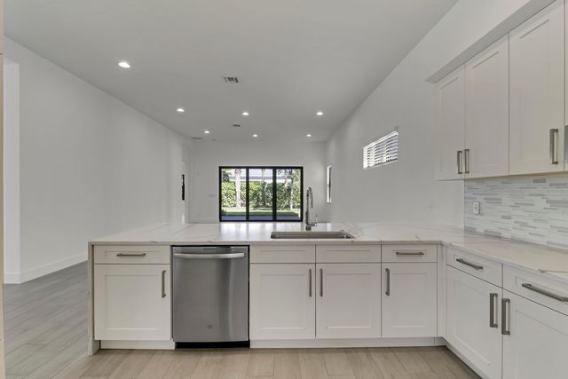 5619 Delacroix Terrace, Palm Beach Gardens, FL 33418