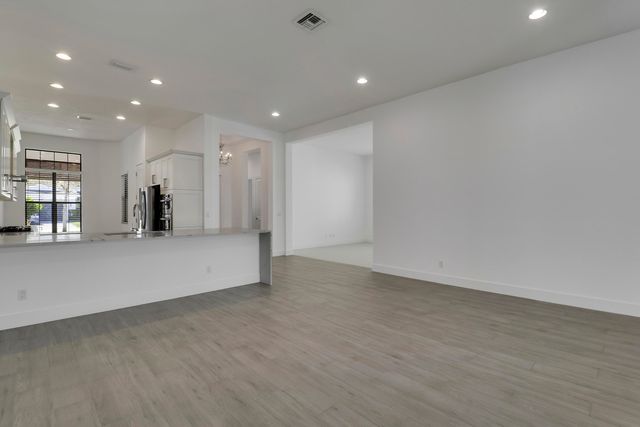 5619 Delacroix Terrace, Palm Beach Gardens, FL 33418