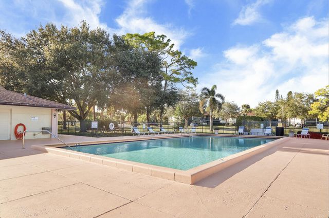 6392 Chasewood Drive D, Jupiter, FL 33458