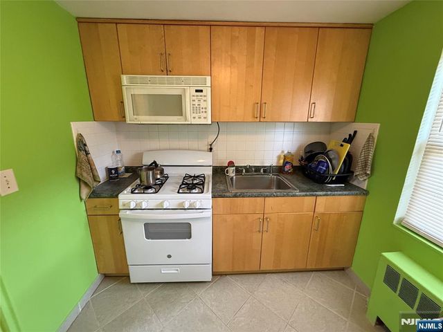 429 Plateau Avenue A, Fort Lee, NJ 07024