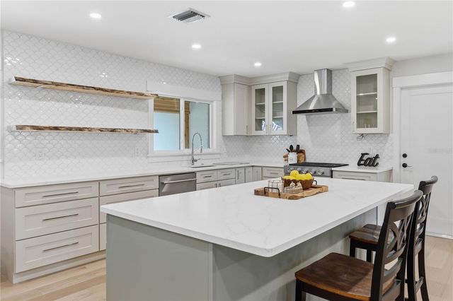 2218 HENNESEN DRIVE, Clearwater, FL 33764