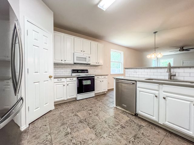 7912 Hidden Path Lane, Denton, TX 76210