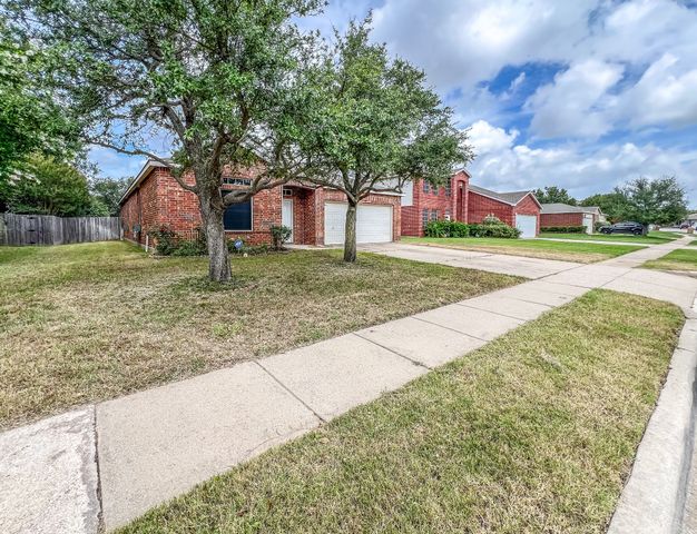 7912 Hidden Path Lane, Denton, TX 76210
