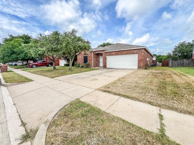 7912 Hidden Path Lane, Denton, TX 76210