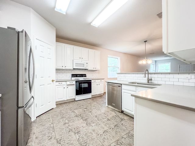 7912 Hidden Path Lane, Denton, TX 76210