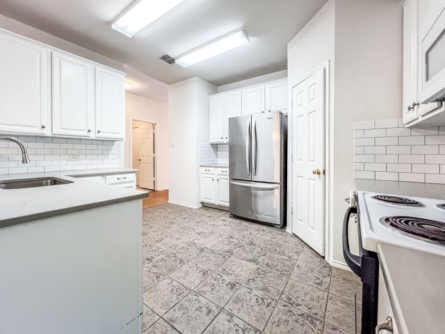 7912 Hidden Path Lane, Denton, TX 76210