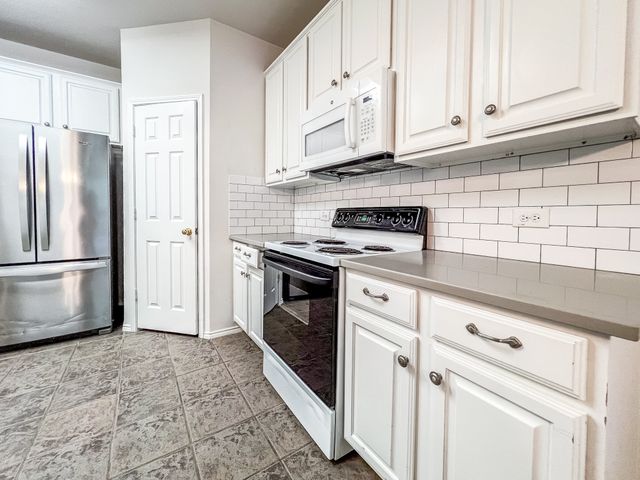 7912 Hidden Path Lane, Denton, TX 76210