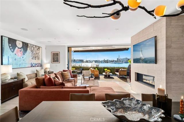 304 S Bay Front, Newport Beach, CA 92662