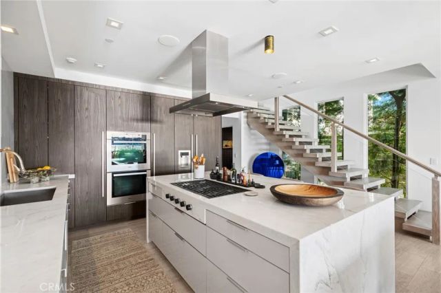 304 S Bay Front, Newport Beach, CA 92662