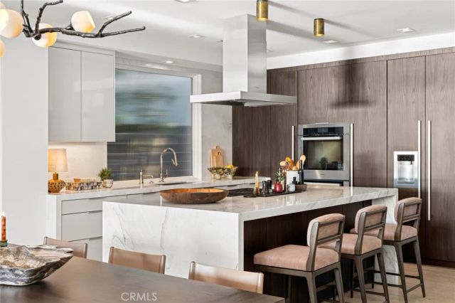 304 S Bay Front, Newport Beach, CA 92662