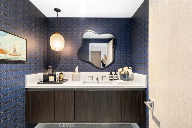 304 S Bay Front, Newport Beach, CA 92662