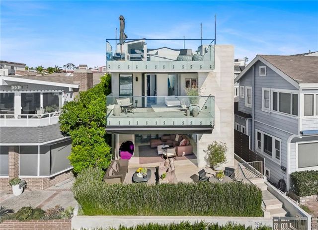 304 S Bay Front, Newport Beach, CA 92662