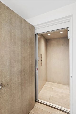 304 S Bay Front, Newport Beach, CA 92662