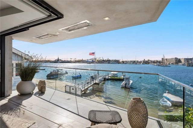 304 S Bay Front, Newport Beach, CA 92662