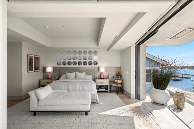 304 S Bay Front, Newport Beach, CA 92662