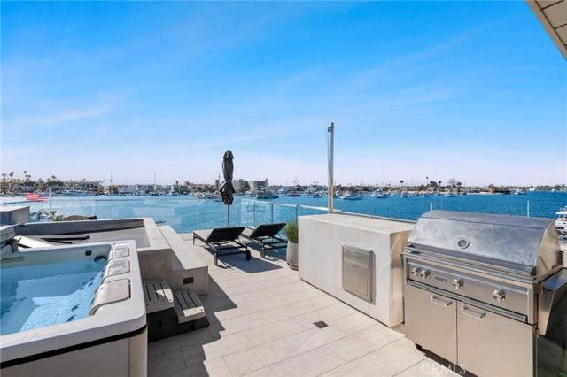 304 S Bay Front, Newport Beach, CA 92662