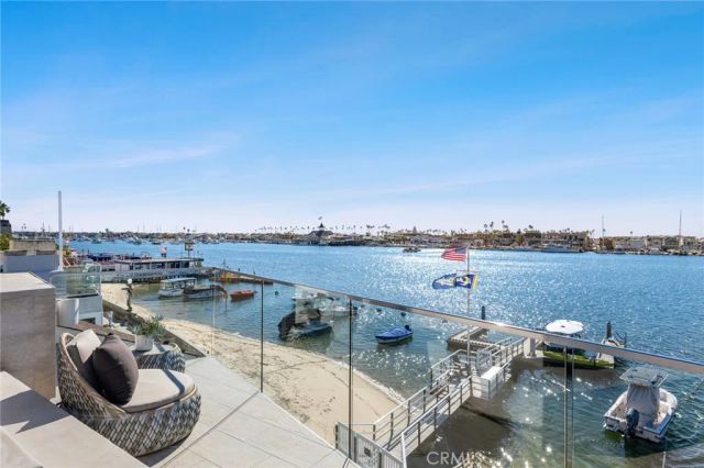 304 S Bay Front, Newport Beach, CA 92662