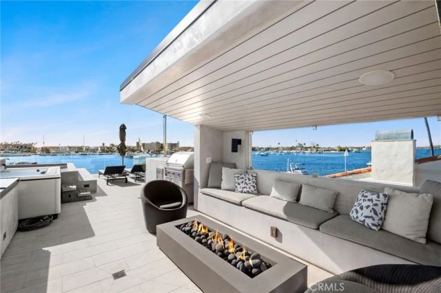 304 S Bay Front, Newport Beach, CA 92662