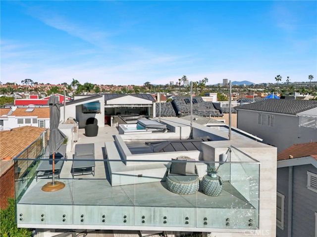 304 S Bay Front, Newport Beach, CA 92662