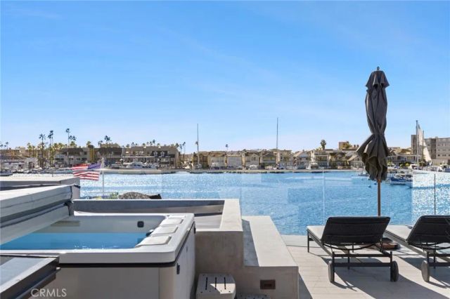 304 S Bay Front, Newport Beach, CA 92662