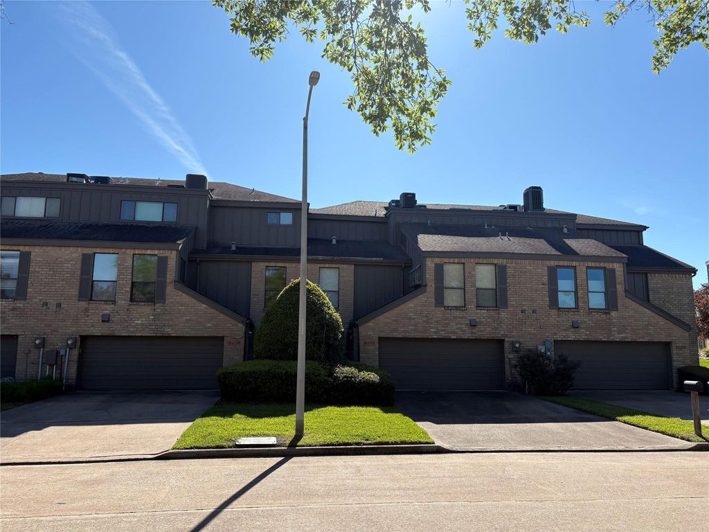 18210 Bal Harbour Drive, Nassau Bay, TX 77058