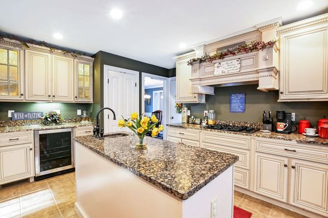 50 Craven Ct, Taunton, MA 02780