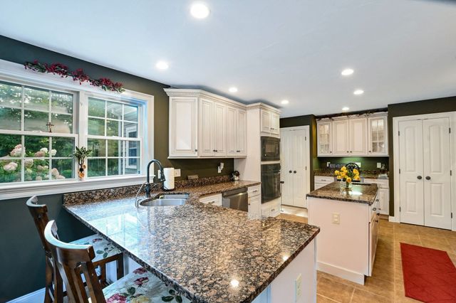 50 Craven Ct, Taunton, MA 02780